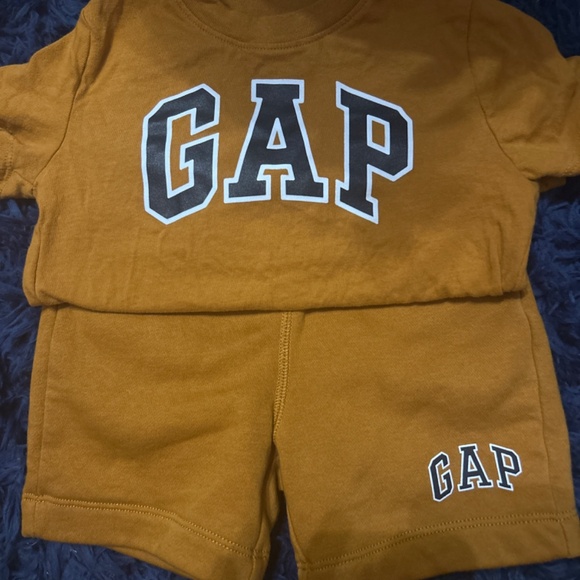 GAP - Picture 2 of 2